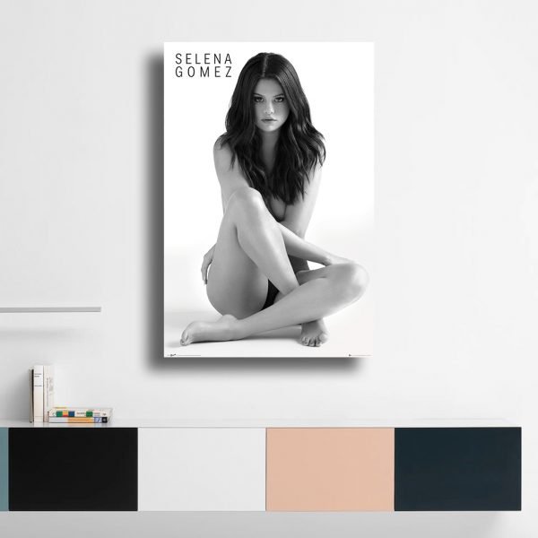 Selena Gomez - Black and White